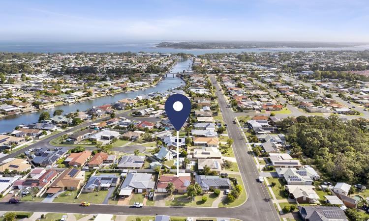 THE LIVING SIZE WILL SURPRISE! BONGAREE RESIDENCE WITH LOCATION, CONVENIENCE AND LIFESTYLE