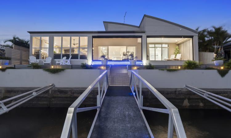 LIFESTYLE AND ARTISTRY - ARCHITECTURALLY DESIGNED CANAL FRONT PROPERTY