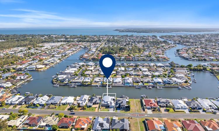 LIFESTYLE AND ARTISTRY - ARCHITECTURALLY DESIGNED CANAL FRONT PROPERTY