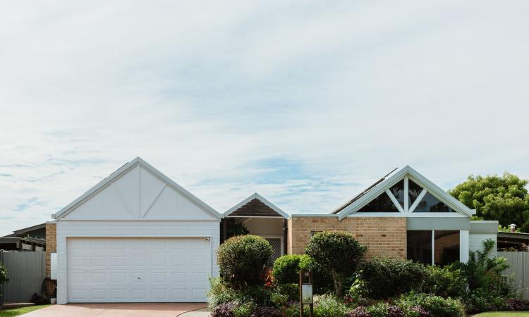 A BEAUTIFUL AESTHETIC INSIDE AND OUT – EFFORTLESS COASTAL LIVING
