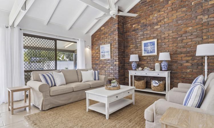 MOTIVATED VENDORS - MUST SELL!!! CENTRAL BELLARA WITH INGROUND POOL