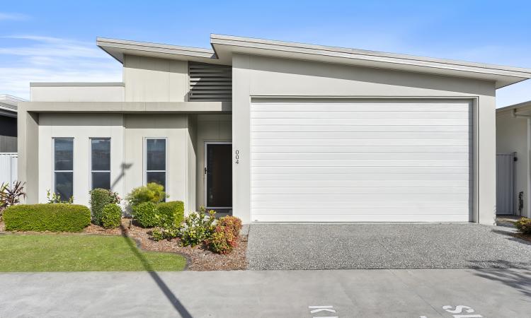 NEW!! PRIME LOCATION , RV GARAGING, READY TO OCCUPY WITHOUT DELAYS!