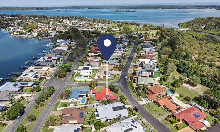 BRIBIE ISLAND LIVING WITH SPACE, COMFORT & GREAT PARKING ACCESS