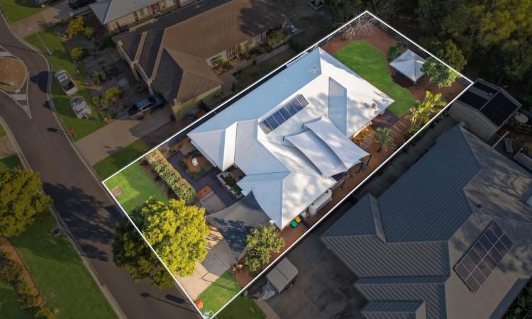 MODERN FAMILY LIVING WITH PARKLAND AND LAKE AT YOUR BACKDOOR