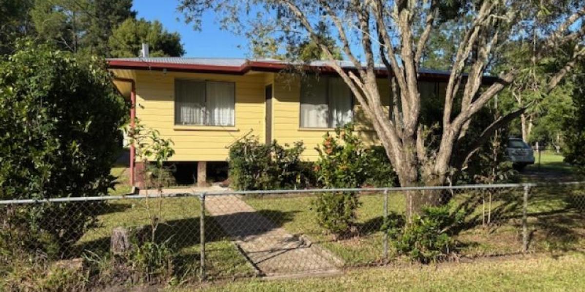 Woodford - 3 Beds - 1 Bath - 2 Car