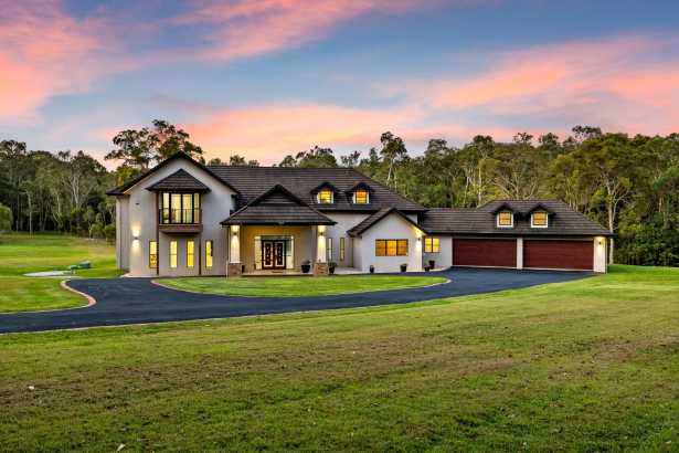 Unique Acreage Haven — Minutes from Coolum Beach!