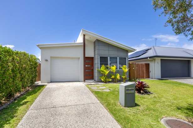 EFFORTLESS LIVING IN A PRIME MOUNTAIN CREEK POCKET