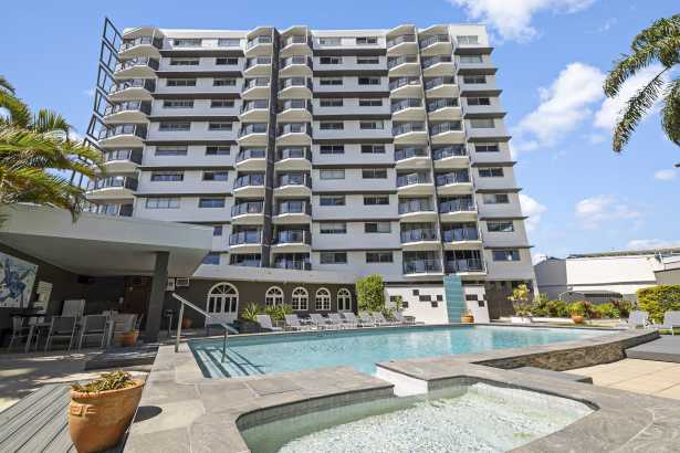 Beachfront 2-Bedroom Unit - Ocean views