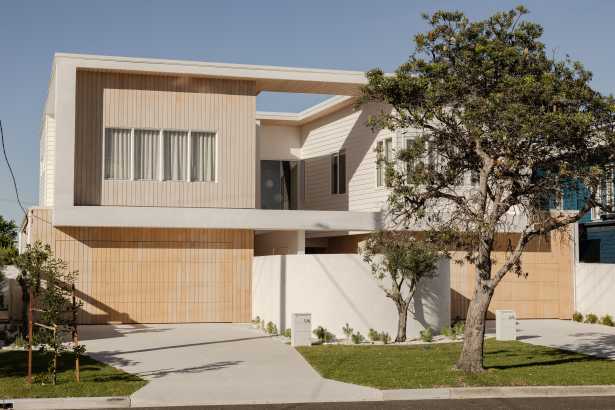 Sophisticated Coastal Elegance – Bespoke Beachside Residence