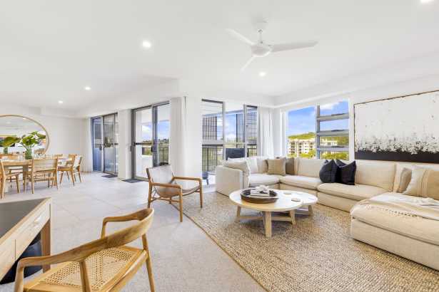 House-sized 4-bedroom Beachfront Unit - Blue-chip Alexandra Headland!
