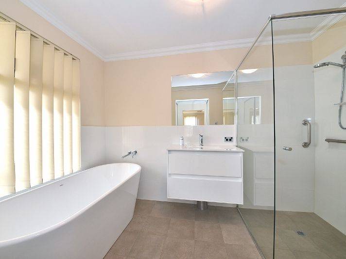 156 Golf Links Drive, Carramar - Thumbnail 7