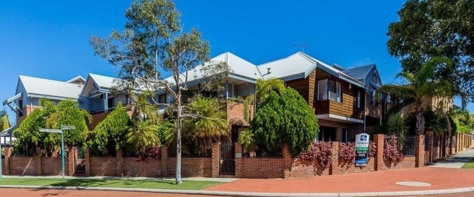 FABULOUS TOWNHOUSE IN THE HEART OF JOONDALUP