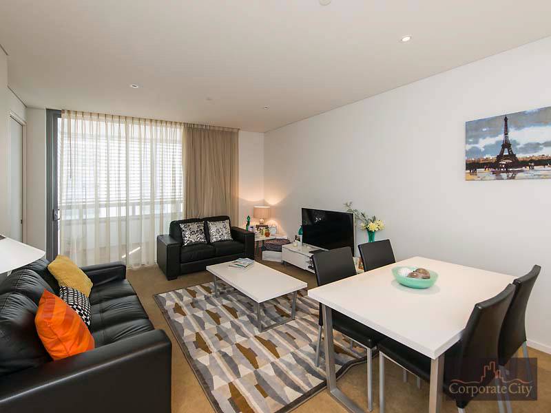 Queen Riverside Apartment