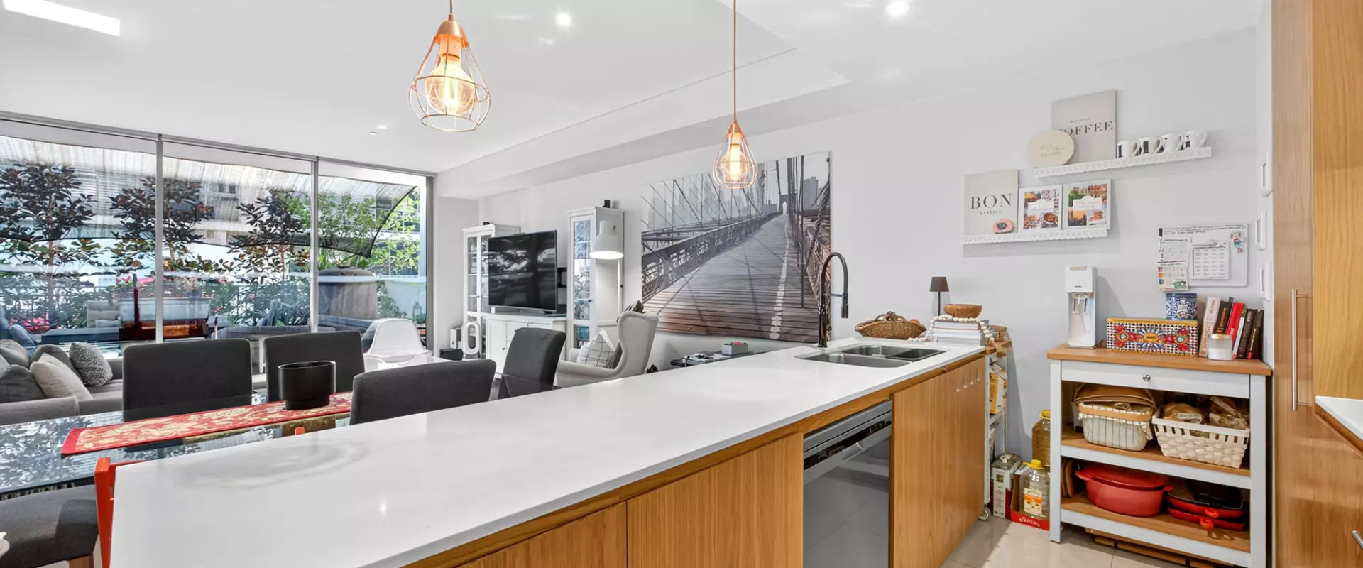 Queens Riverside Luxury Living at Queens Riverside!