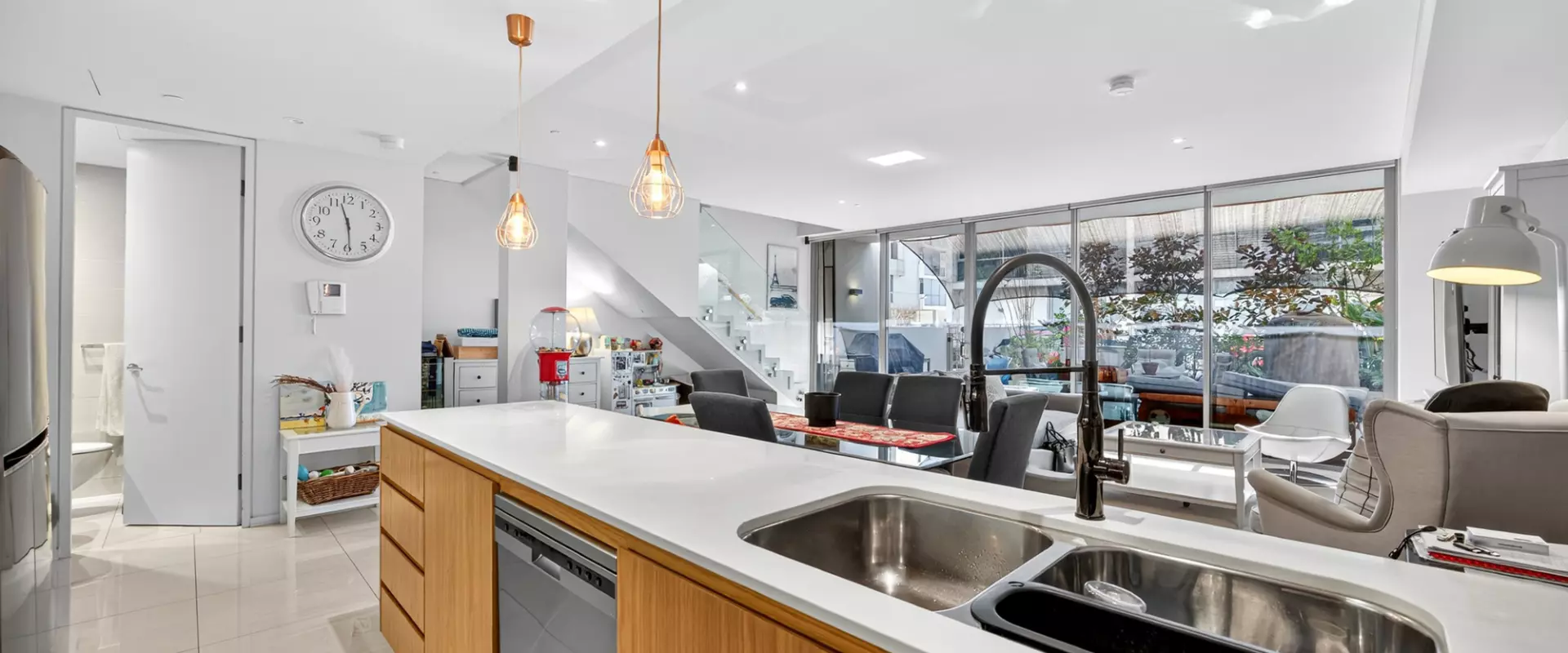 Queens Riverside Luxury Living at Queens Riverside!