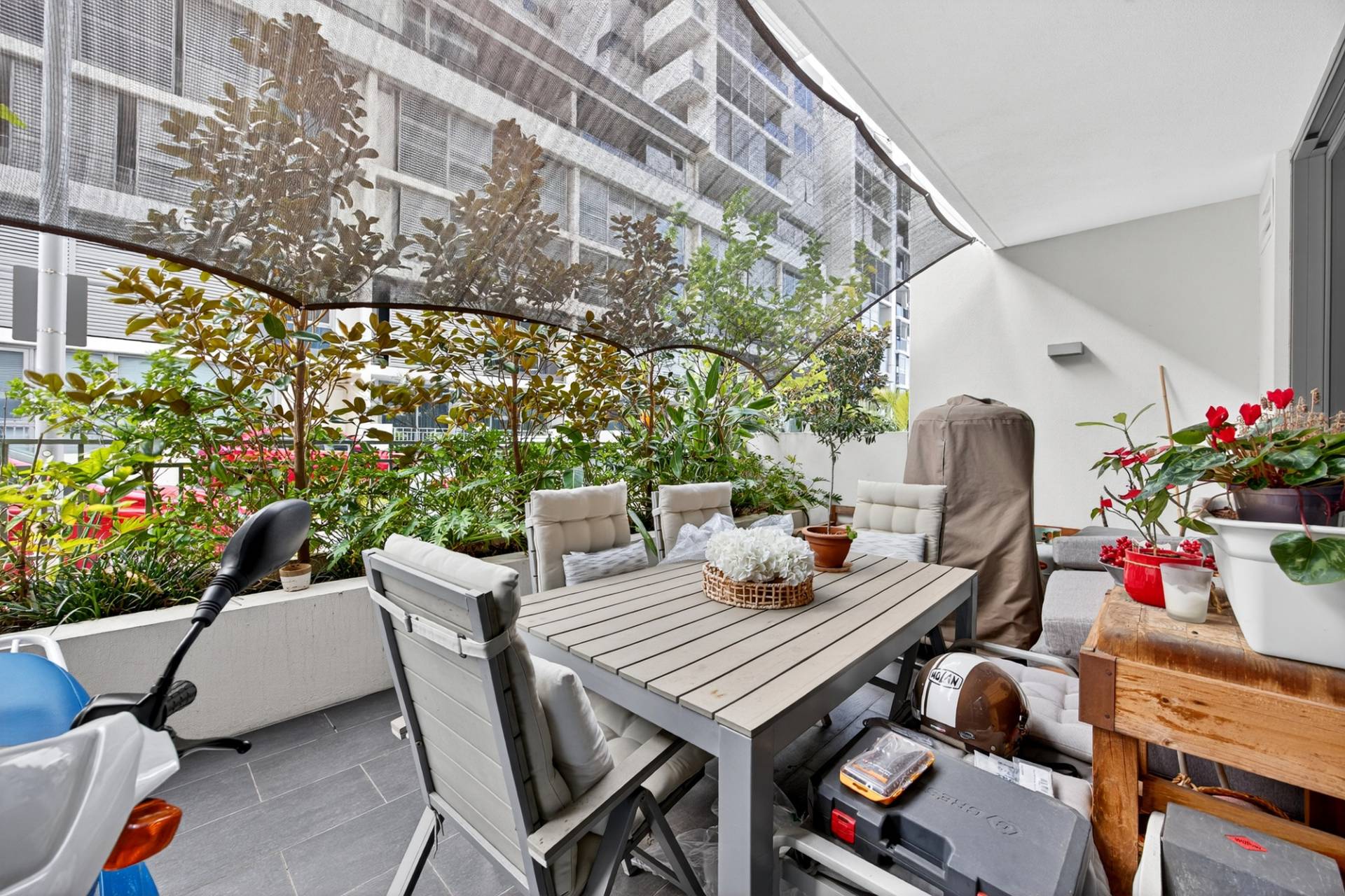 Queens Riverside Interior Luxury Living at Queens Riverside!
