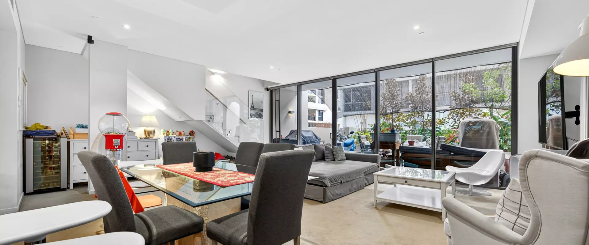 Queens Riverside Luxury Living at Queens Riverside!