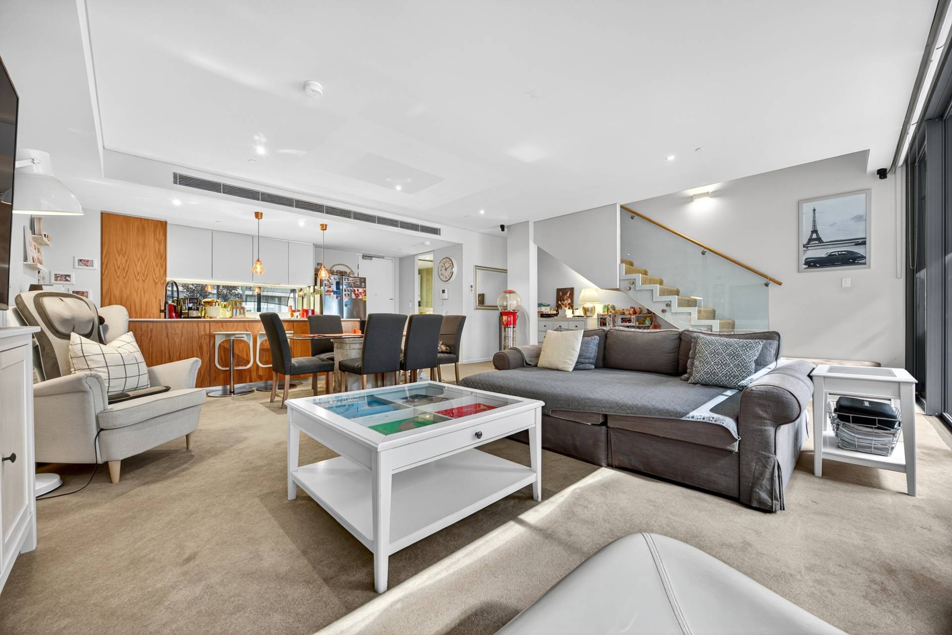 Queens Riverside Luxury Living at Queens Riverside!