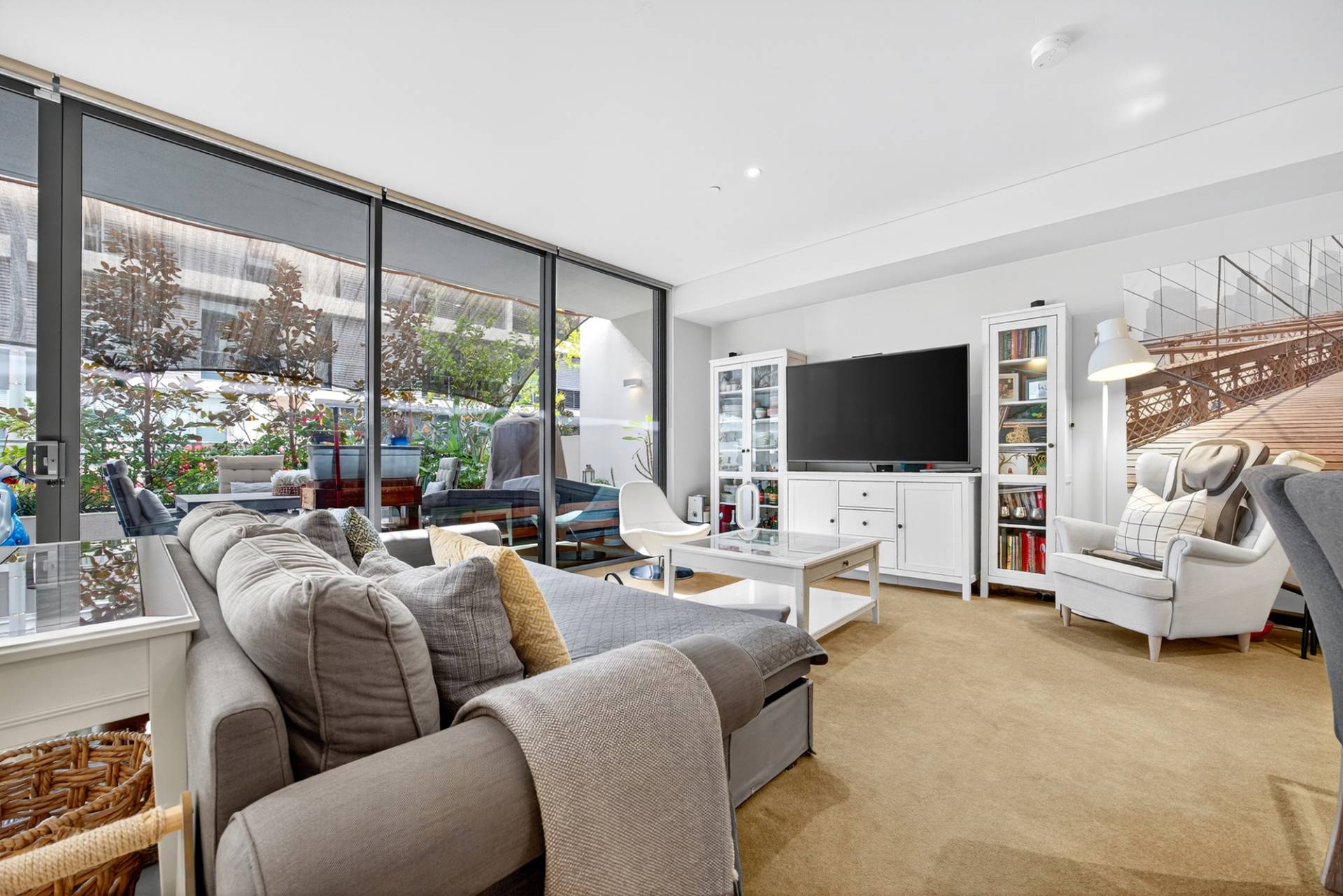 Queens Riverside Luxury Living at Queens Riverside!