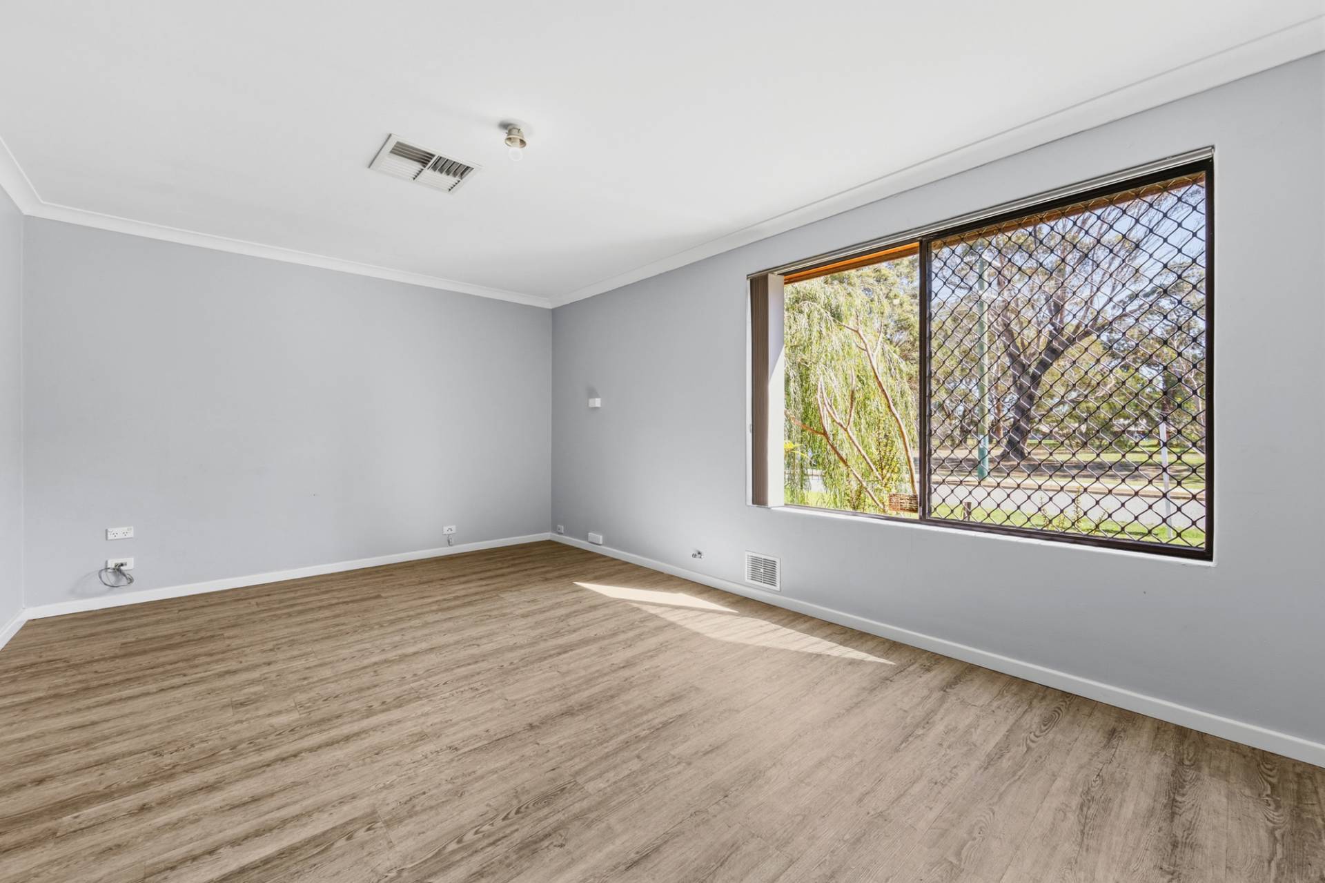 38 Powell Crescent, Brookdale - Thumbnail 2
