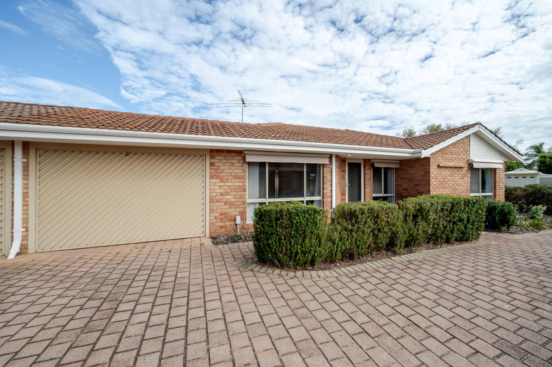5, 6 Luton Close, Ballajura - Thumbnail 2