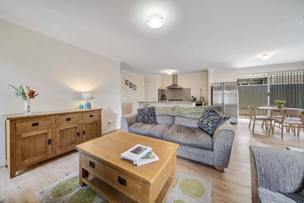 4 Mountain Street, Banksia Grove - Thumbnail 2