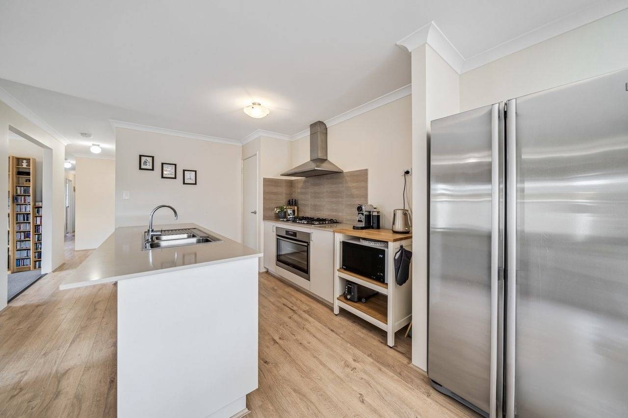 4 Mountain Street, Banksia Grove - Thumbnail 3