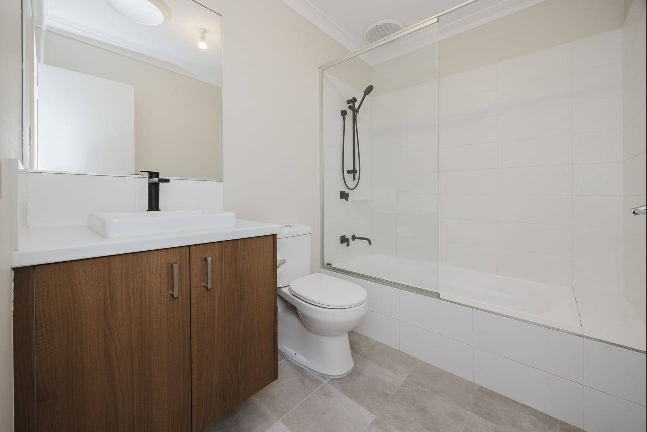 26 Salhouse Road, Aveley - Thumbnail 6