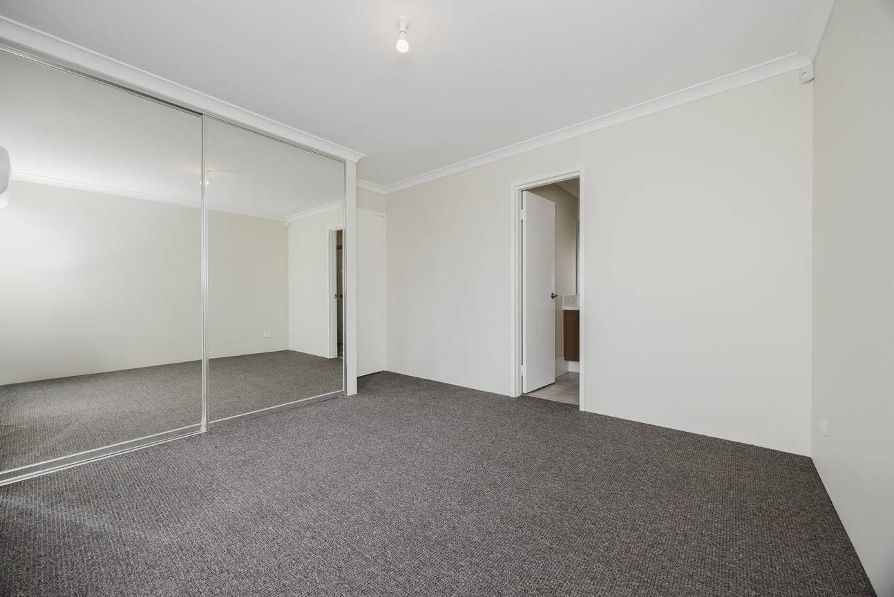 26 Salhouse Road, Aveley - Thumbnail 4