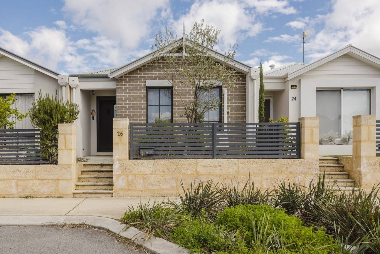 26 Salhouse Road, Aveley - Thumbnail 2