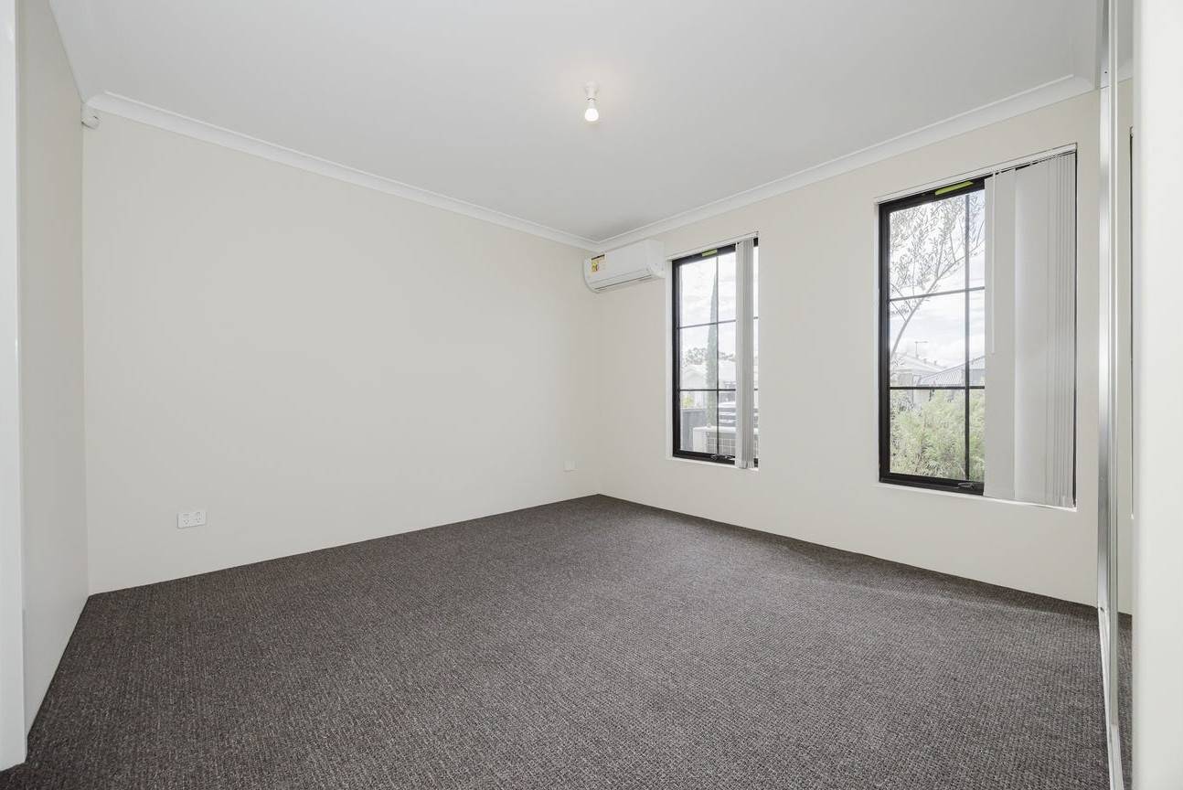 26 Salhouse Road, Aveley - Thumbnail 3