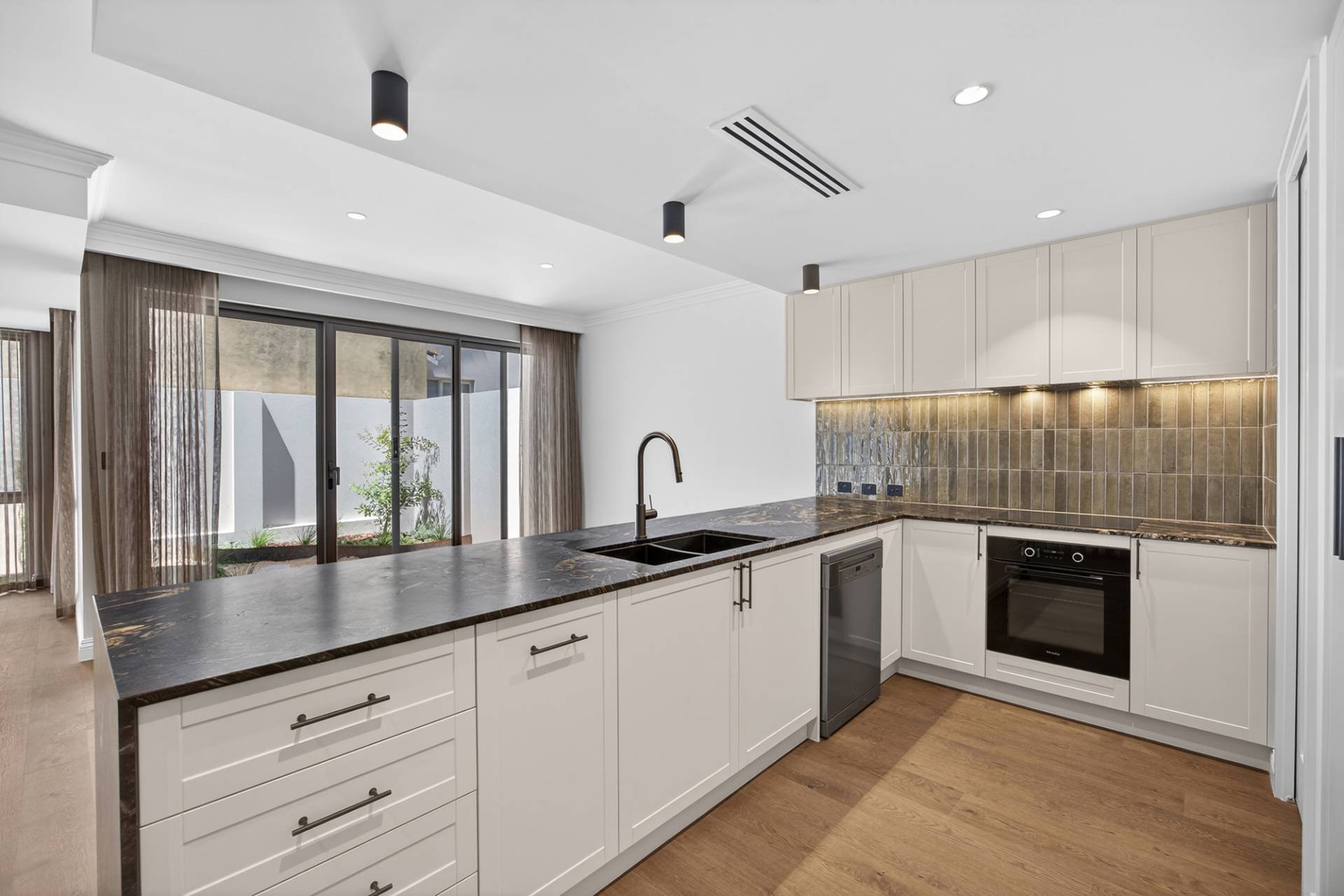 2, 130 Waratah Avenue, Dalkeith - Thumbnail 4