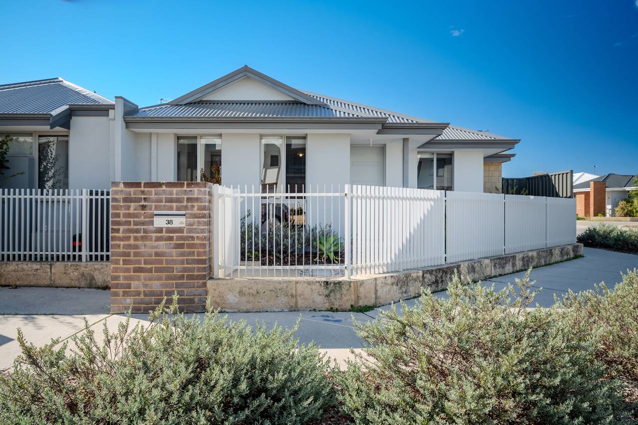 38 Turquoise Boulevard, Treeby - Image 1