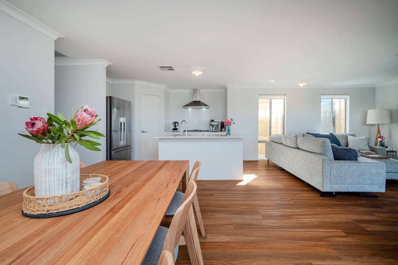 38 Turquoise Boulevard, Treeby - Thumbnail 2