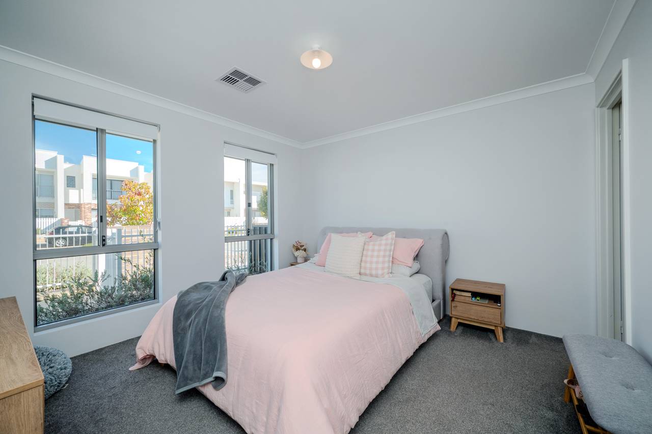 38 Turquoise Boulevard, Treeby - Thumbnail 7