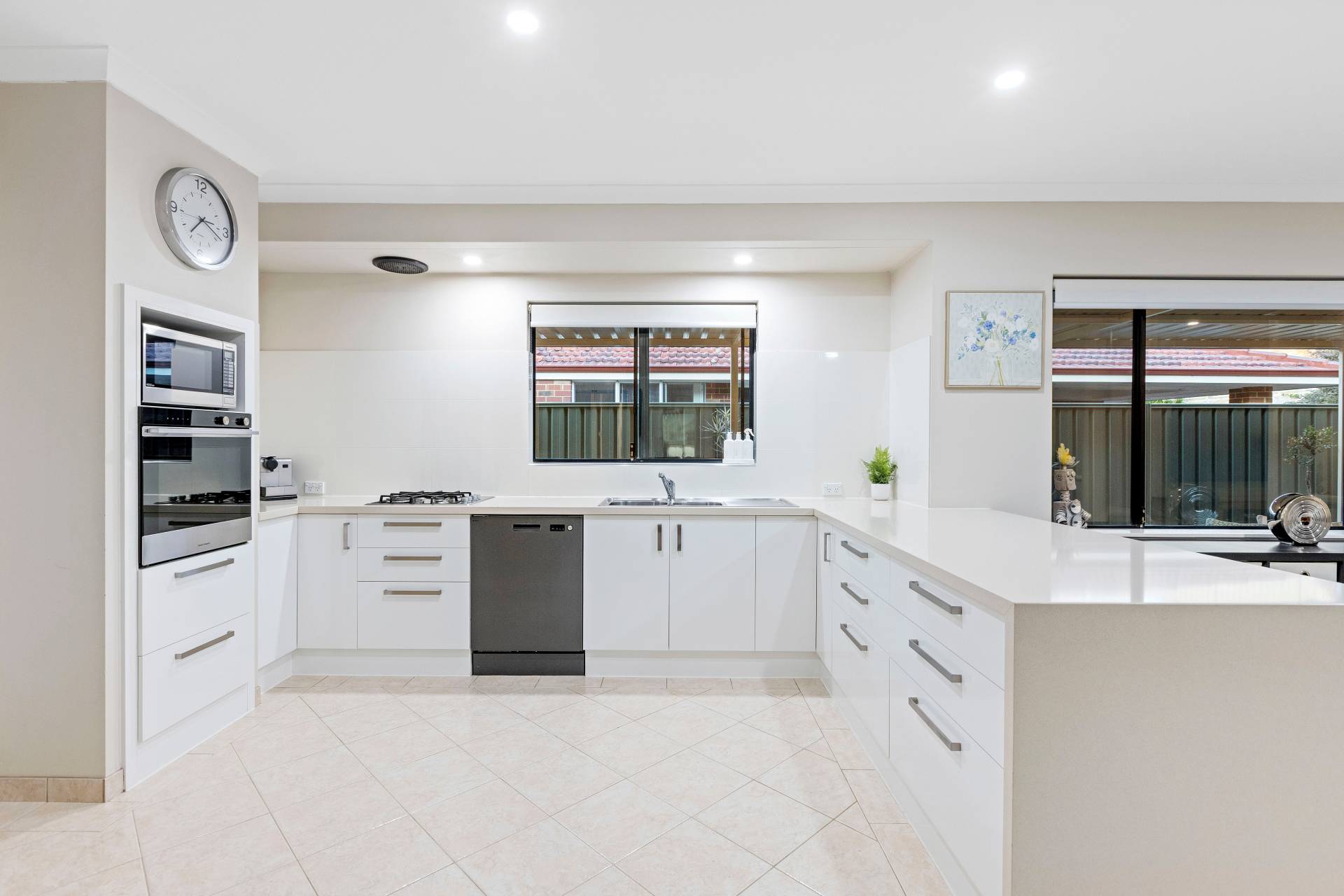 8 Meadowbank Way, Landsdale - Thumbnail 2