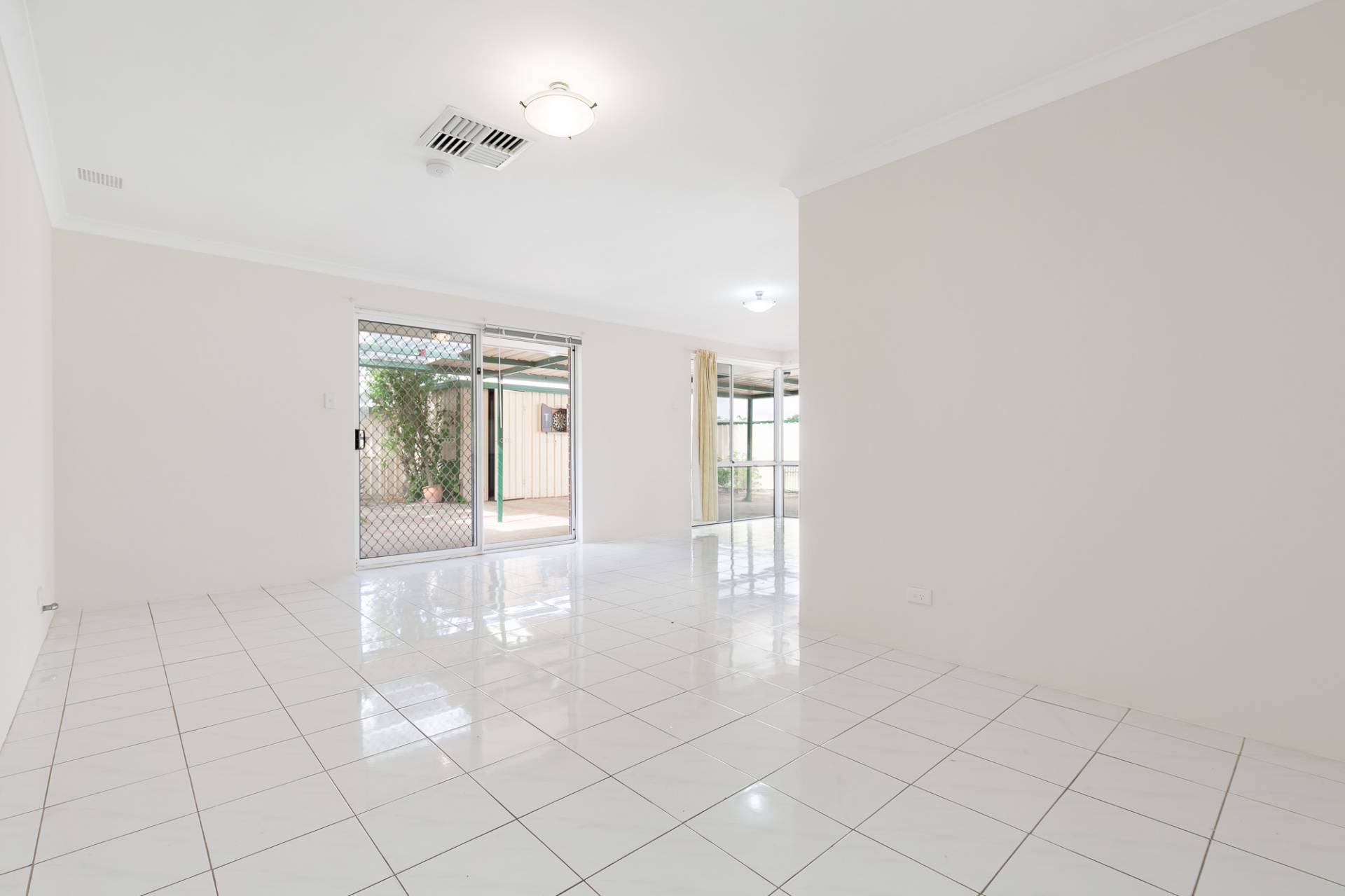 114 Hillcrest Road, Alexander Heights - Thumbnail 6