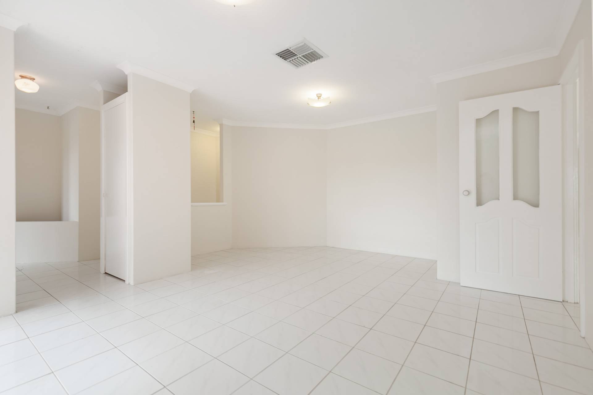 114 Hillcrest Road, Alexander Heights - Thumbnail 2