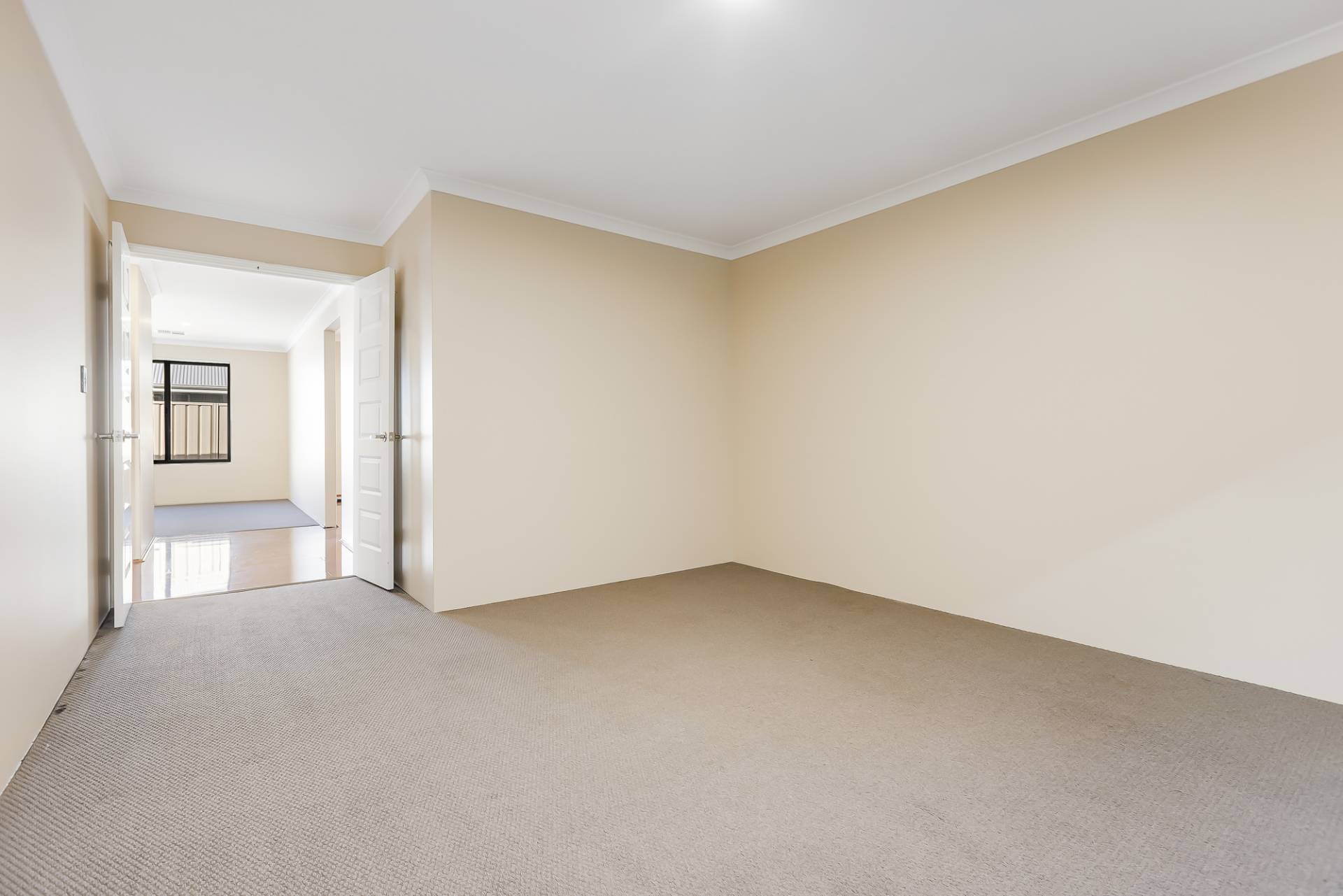 9 Breezy Way, Meadow Springs - Thumbnail 5