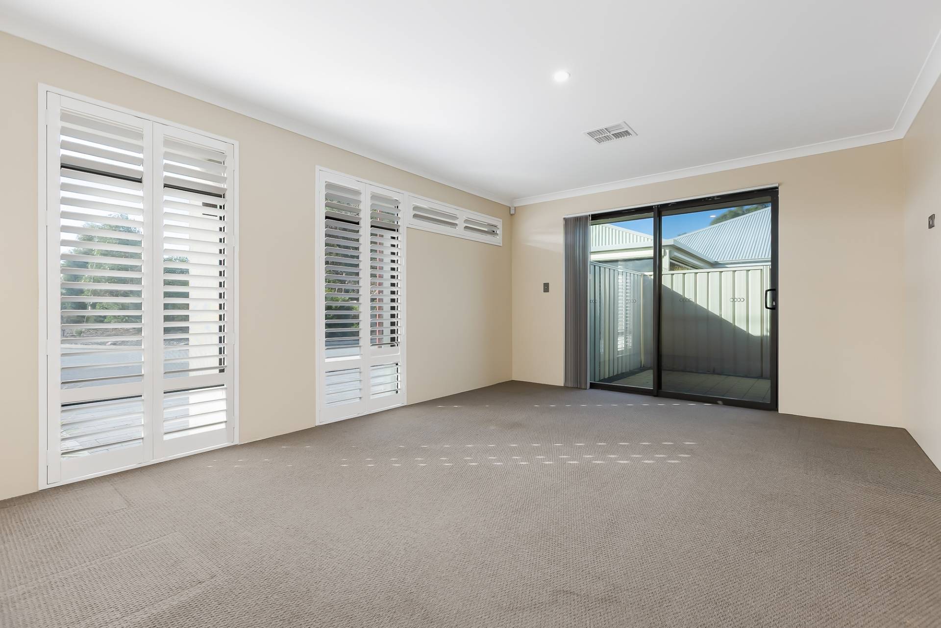 9 Breezy Way, Meadow Springs - Thumbnail 2