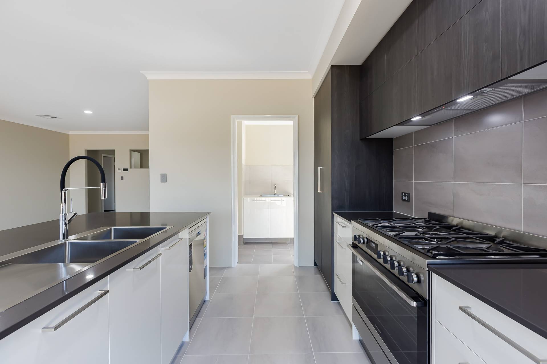 38 Wellington Avenue, Lakelands - Thumbnail 8