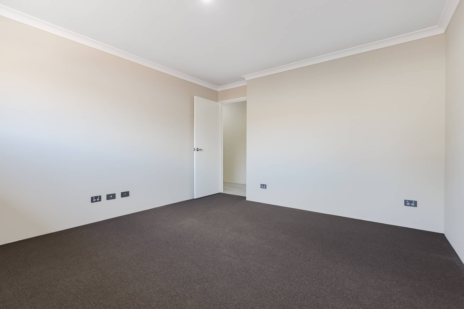 38 Wellington Avenue, Lakelands - Thumbnail 3