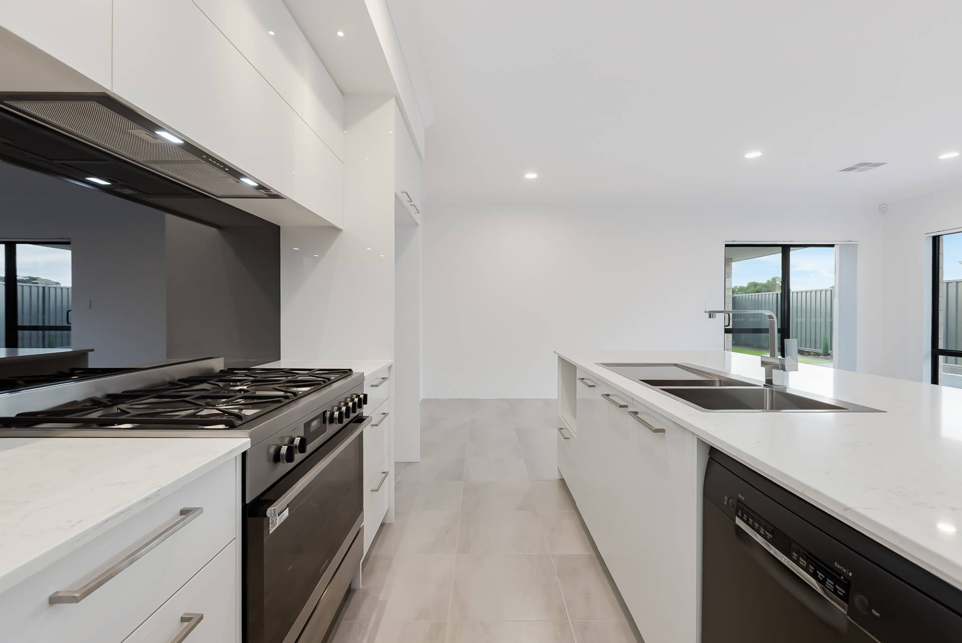25 Brumlow Way, Lakelands - Thumbnail 7