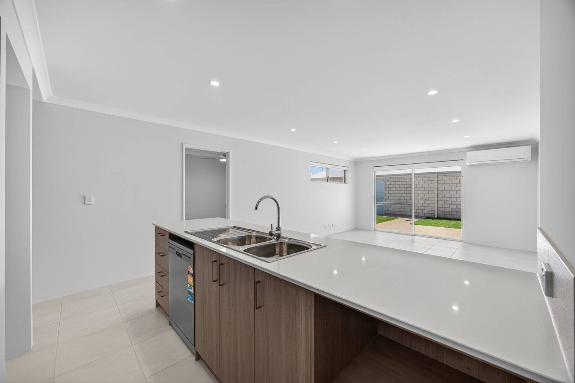 153 Badgerup Avenue, Lakelands - Thumbnail 8