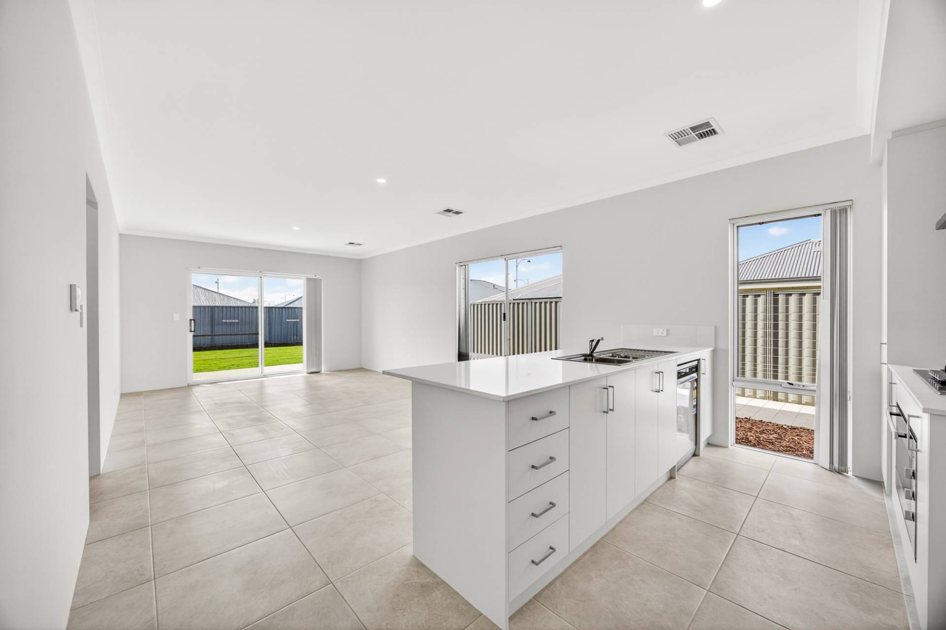 4 Feldspar Road, South Yunderup - Thumbnail 3