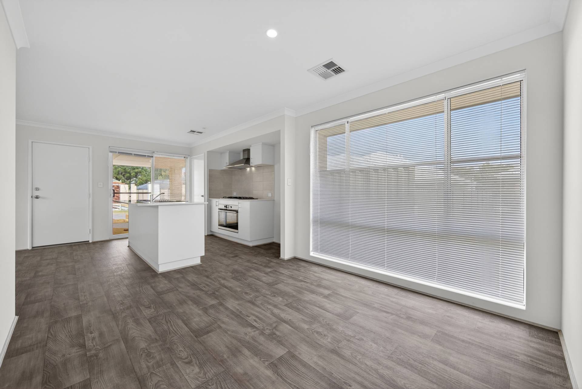 52 Haulback Boulevard, Whitby - Thumbnail 5