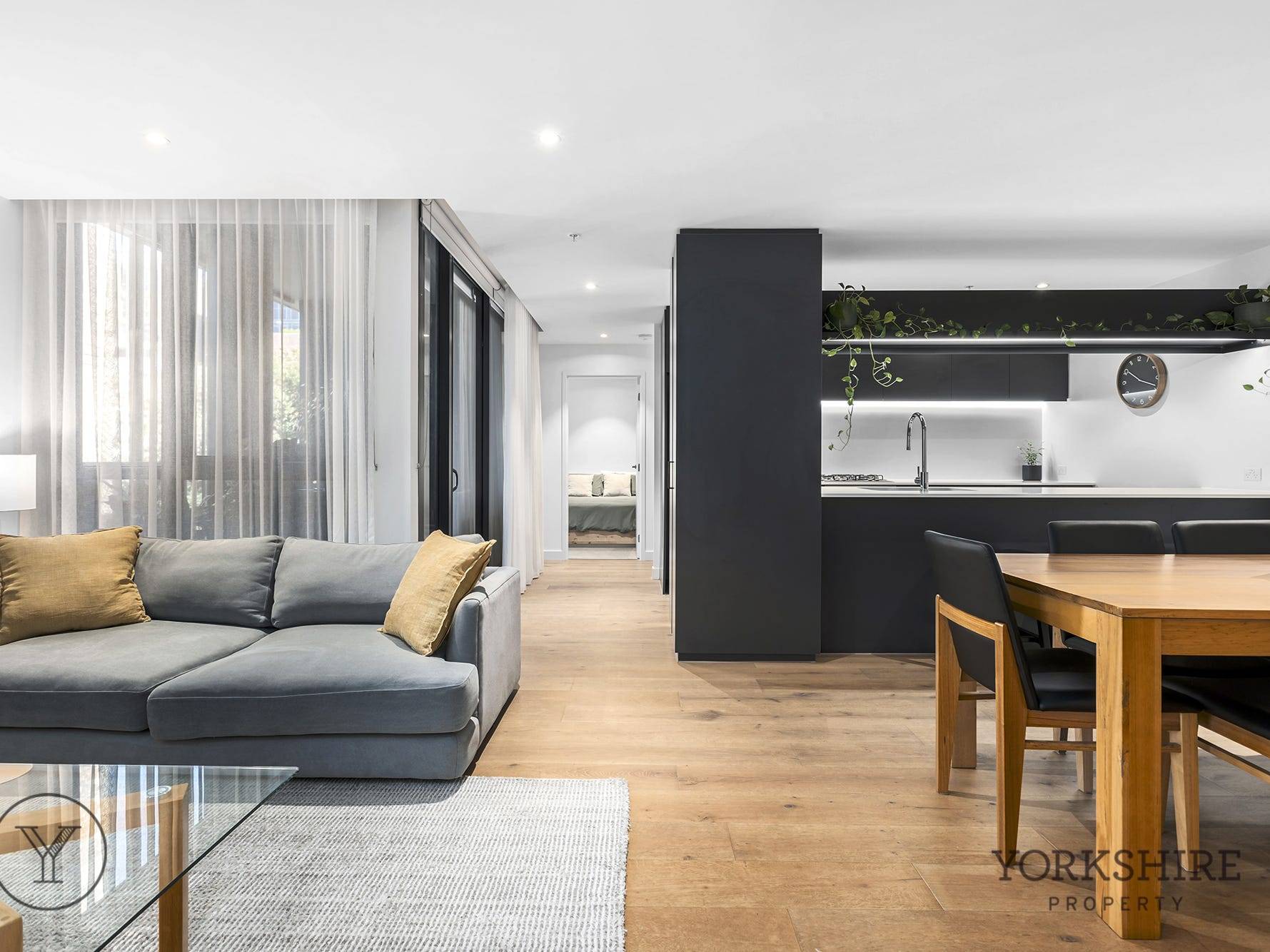 307E,9 Robert Street