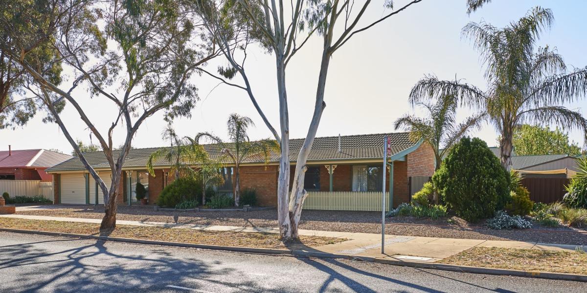 Larger 3 Bedroom Home + Extensive Garaging set on a 1,166m2 Block