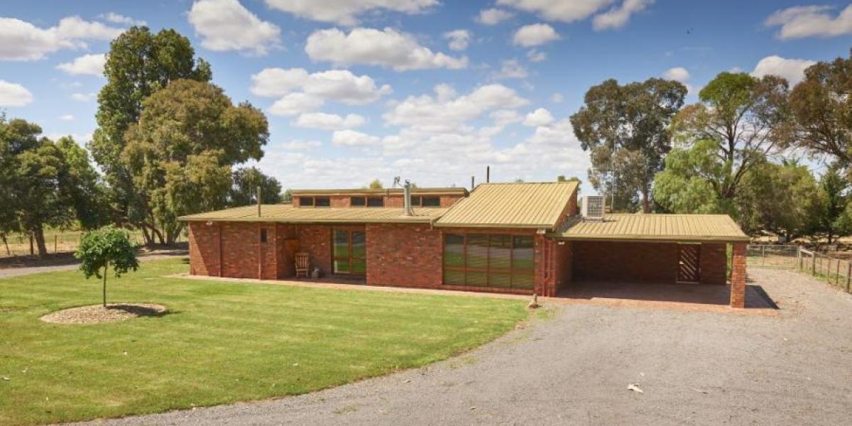 Rural Living, 4 Bedroom Residence + Warehouse Style Apartment + Pool