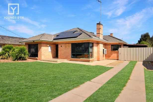 Comfortable 3-Bedroom Brick Home – Perfect for First Home Buyers or Investors!